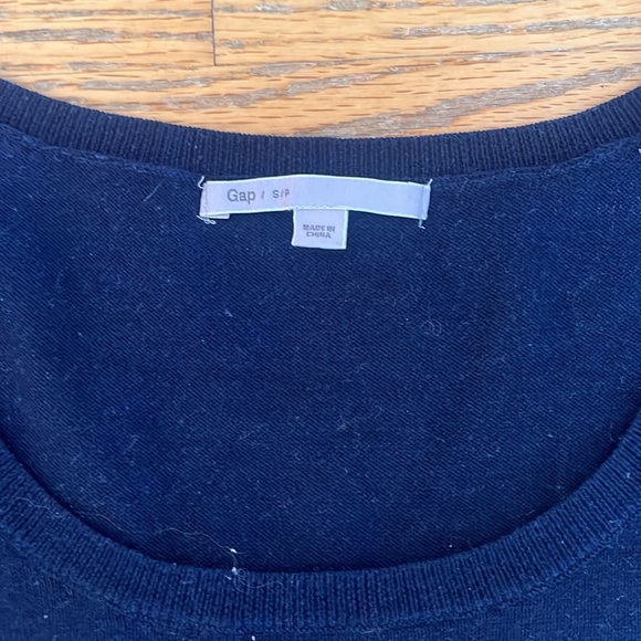 Gap Sweater - Picture 2 of 9
